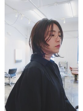 リュト(Lute) 縦長シルエットの切りっぱなしレイヤーボブ