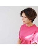 フロントを長めに残したショートボブ