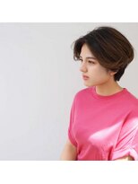 シゼン(shizen) フロントを長めに残したショートボブ