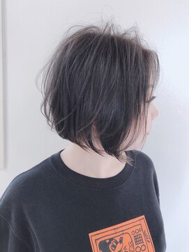 アナザヘアー なんば 高島屋前店(ANAZA hair) 前下がりエアリーショート