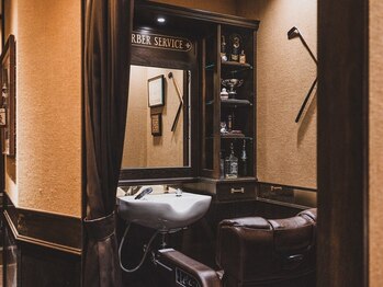 ヒロギンザバーバーショップ 大宮店(HIRO GINZA BARBER SHOP)の写真/【国内外37店舗】個室だからこそ話せる髪の悩み。周りの目を気にせず過ごせる男磨きの上質な時間。[理容室]