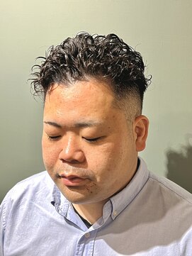 スタンドバーバー 柏(STAND BARBER) ダークアッシュ/アッシュブラック/カルマパーマ/ベリーショート