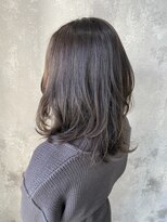 アトリエナガノ(atelier nagano)&nbsp;ニュアンスカラー/センターパート/ツヤ髪スタイル/ブルージュ