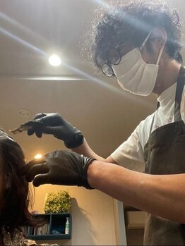 クロデザイン(KURO DESIGN)の写真/【大街道ドンキ近く】優しいオーナースタイリストがマンツーマンで施術!カットが自慢の実力派隠れ家サロン