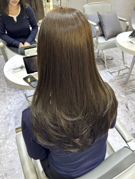 ジーナ 天神(Zina) 韓国ヘア/レイヤーカット/顔周りカット/オリーブカラー