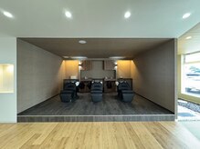 ニュイ(nuit)の雰囲気（フルフラットに倒れるシャンプー台◎首の辛さゼロです♪）