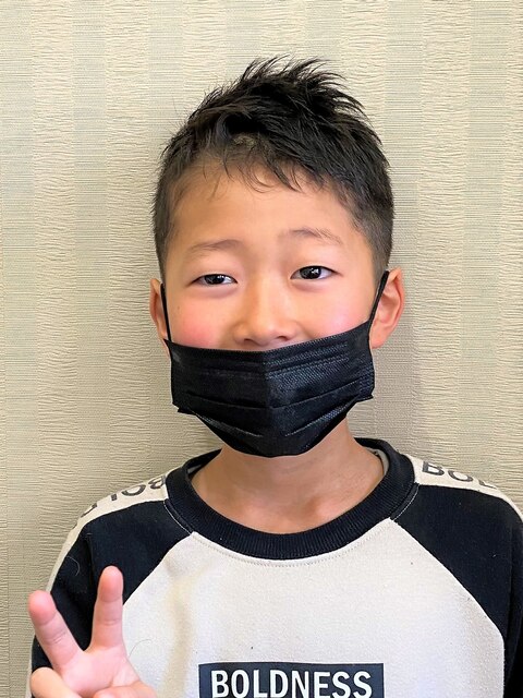 小学生男の子さわやかショートスタイル