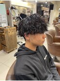 波巻きスパイラルツイストパーマツーブロック刈り上げマッシュ