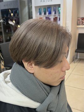 ディオ 町田店(DIO) グレージュハイトーンカラー×センターパートヘア