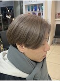 グレージュハイトーンカラー×センターパートヘア