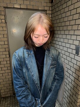 シイ(SIE) ホワイトベージュ+チョコレートブラウンの2トーンデザインカラー