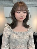 オリーブベージュ くびれヘア 顔周りカット 透明感カラー 艶髪