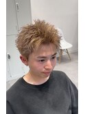 スパイキーショートハイトーンベージュ短髪ベリーショート