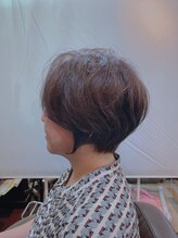 アンヌ くせ毛ショートカット