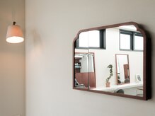 テトヘアー(teto hair)の雰囲気（店内アートが引き立つ落ち着いた空間[名駅/ボブパーマ/ショート]）