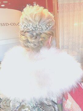 ブラウ ネイル パーティー(Blau Nail Party) 華やかシニヨン