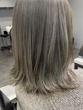 ガーデン タチカワ(garden tachikawa) ブリーチハイライト×カーキグレージュ×ロブ