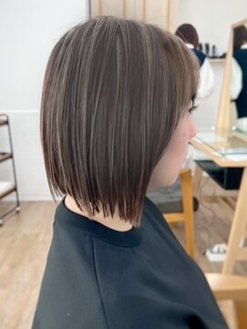 ネオリーブ クーロ(Neolive curro) 白髪ぼかしハイライト×美髪ボブ[横浜/東神奈川]