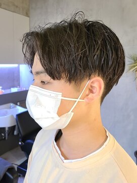 エリマバイフィフス 調布(elima by fifth) センターパートニュアンスパーマワンカールパーマカルマパーマ