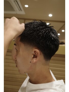 ヨシザワインク プレミアム 横浜 桜木町店(YOSHIZAWA Inc. PREMIUM) スパイキーフェードアップバングショート黒髪メンズ刈り上げ