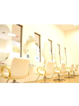 「カット＋カラー￥6050～」の通いやすい価格で、綺麗を維持できる喜びをお届け！