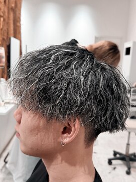 ルーストデラックス 京都河原町三条(ROOST dx) MEN’S HAIR/波巻ツイストスパイラル/フェザーパーマ/京都河原町