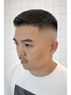 ゼロスバーバー(0's BARBER SHOP) スキンフェード/アイロンパーマ/濡れパン/フェードカット/短髪