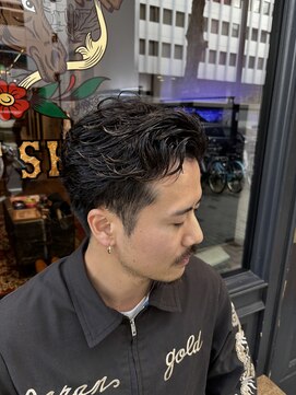 フォーコーナーズ(Four Corners) スキンフェードツーブロック刈り上げジェットモヒカンマンバン