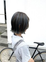 ベリー(berry)&nbsp;色落ちも楽しめる♪大人白髪ぼかし＆ショートボブ☆
