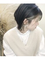 トルネード(TORNADO)&nbsp;外国人風ショートウルフボブ  前髪インナーカラーグレージュ