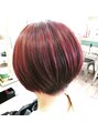 アレンジヘアー(aRe:nge HAIR) ハネたり浮き上がりやすい襟足を短くした前下がりショート