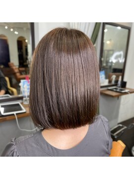 ネウィサリュー 立川(newi saLyu) 大人可愛い20代30代40代小顔ワンサイドショートボブ丸み前下がり