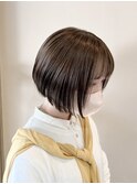 柔らかベージュ/前下がりミニボブ