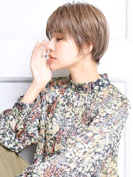 クラッチ 博多(CLUTCH) 大人可愛い小顔ツヤ髪くびれショート横顔美人前髪ありA4