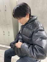 センターパート×メンズヘア×ニュアンスパーマ
