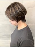 白髪ぼかしハイライトショート