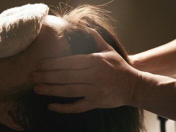 フリーサロントイロ シャンティ(free salon toiro shanti)の写真/ヘッドスパもお席そのままフルフラットのシャンプー台で◎完全個室のプライベート空間でゆっくり過ごせる♪