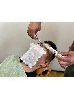 ひげ・眉などの身だしなみを整え、清潔感UP☆心地よい空間でリラックスして施術を受けられます。