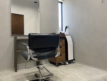 ロキ ヘアー ラボ(Loki hair labo)の写真/【夜19時以降も受付OK★】1席のみのプライベート空間で癒されながらキレイが叶う◇お悩みも相談しやすい◎
