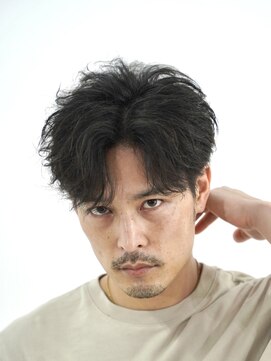 クロムトウキョウ ザ バーバー 新宿本店(CHROM TOKYO the Barber) フェザーパーマ/センターパート
