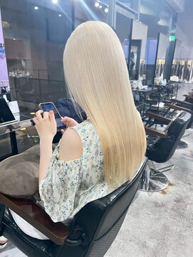 ラヴィキョート(Lavy kyoto) アッシュグレーアンブレラから―ハイライトミディアムヘアウルフ