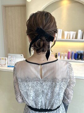 ロイ(ROY) ROYロング/ルーズシニヨン・ふわふわガーリーアレンジ