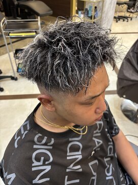 レム ナガノ(REM) ホワイトメッシュ×ツイストパーマ