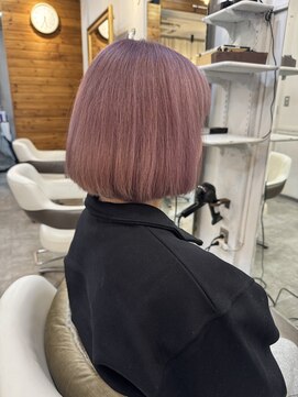 トゥエンティーフォー(24) ピンクベージュ切りっぱなしボブ