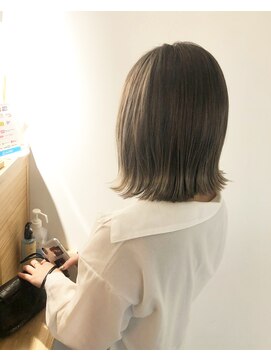 ロニカ 銀座(LOuNICA) グレージュ ボブ 切りっぱなしボブ