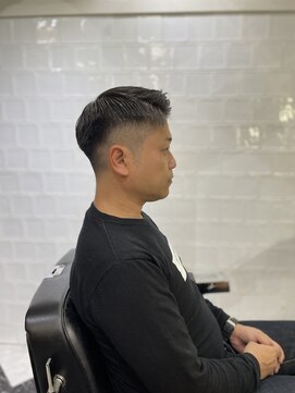 メリケンバーバーショップ フクオカ(MERICAN BARBERSHOP FUK) ビジネスフェードコンマフェザー