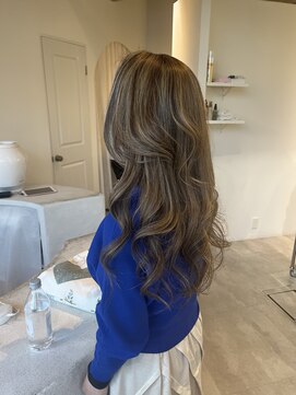 ロエ(loe) ハイライト&ローライトでつくる、大人なムード満点カラー♪