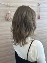 パザパ 交り江店(PA.ZA.PA.)&nbsp;カーキグレージュ×ミディアムレイヤー/20代30代40代