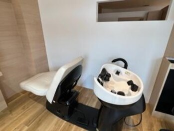 レイ ゆめみ野店(Ray)の写真/半個室のリラックスサロンで、頭皮から健康的な美髪に導きます。髪のお悩みはお任せください。
