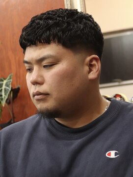 ロマンズヘッド(浪漫頭髪 ROMAN’S HEAD) ローフェードアイロンパーマ
